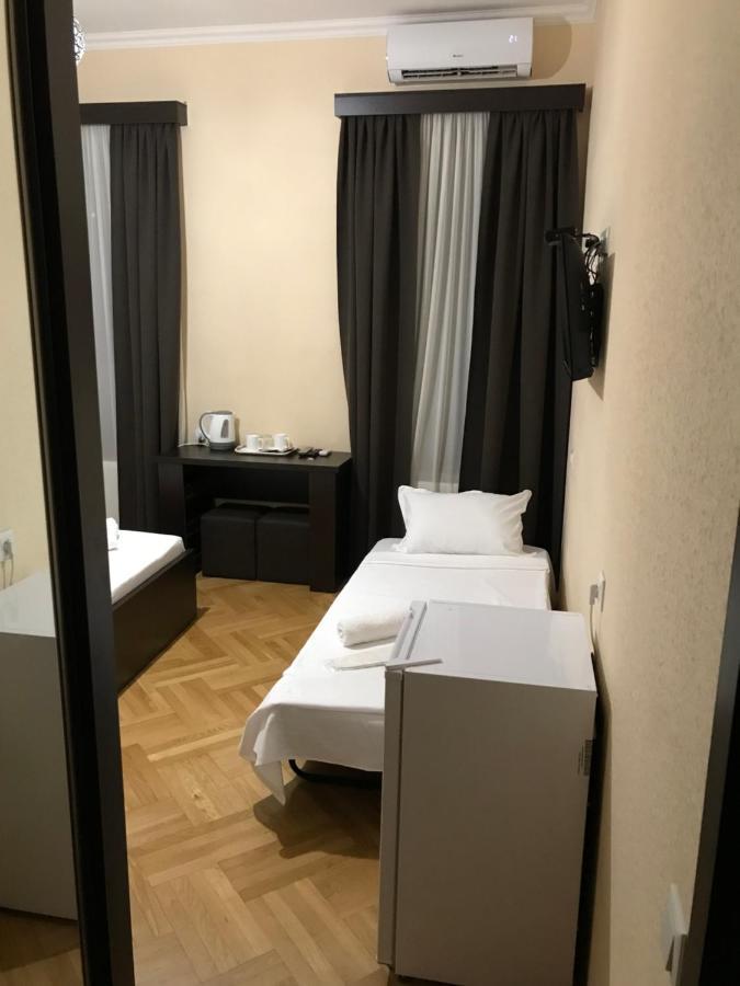 Family Guest House ティビリシ エクステリア 写真