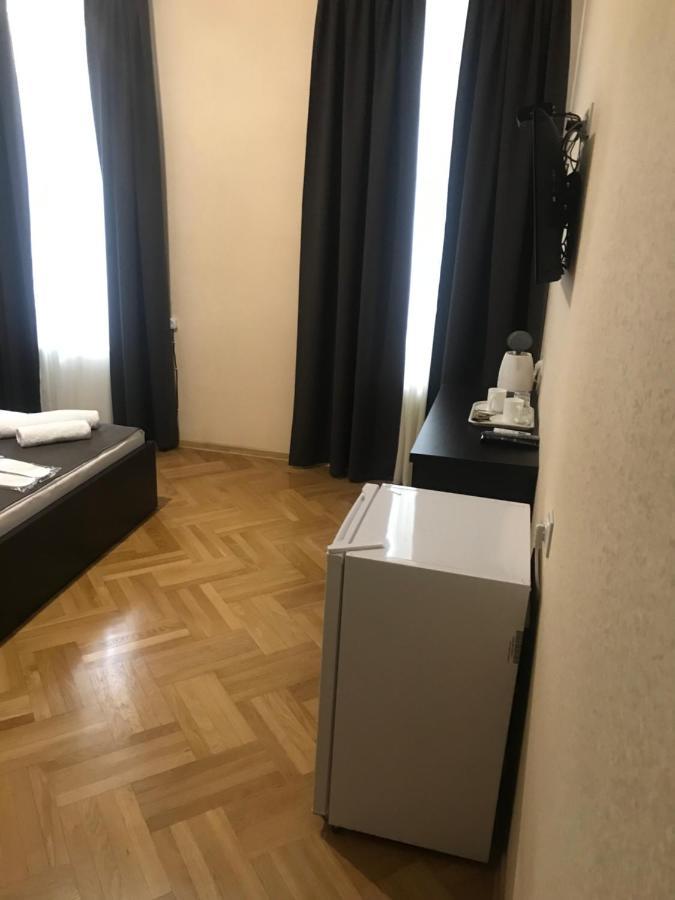 Family Guest House ティビリシ エクステリア 写真